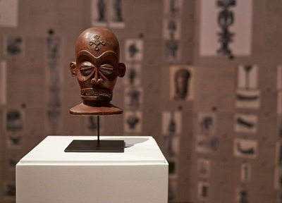 Un masque Chokwe retrouv&eacute; et expos&eacute; &agrave; Bruxelles avant son retour en Angola